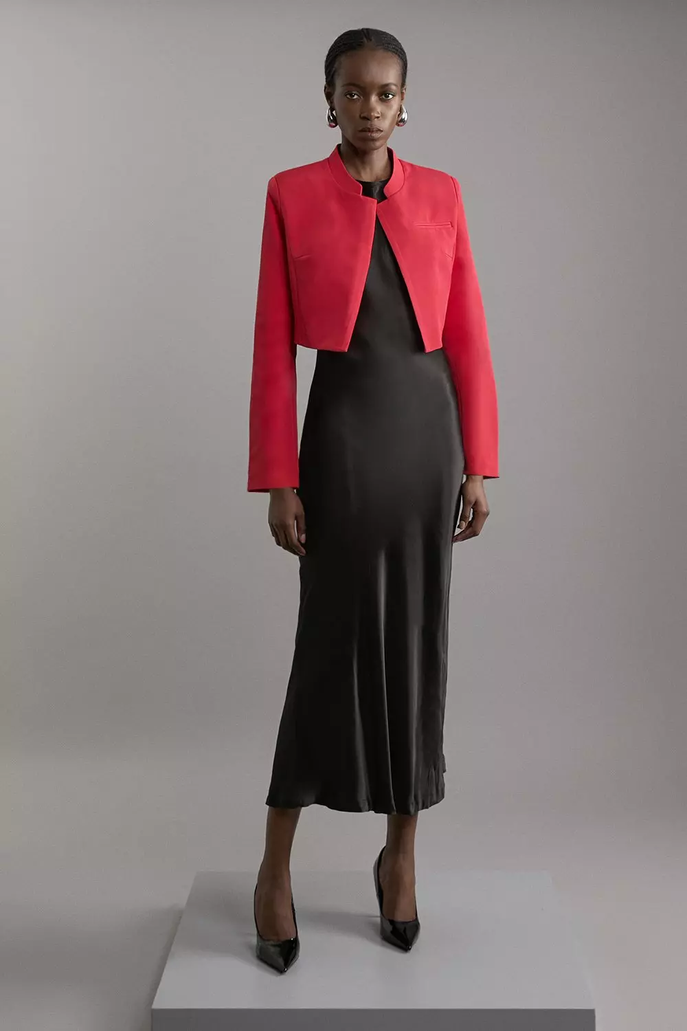 【DISCERNMENT】(Plan) Newel High-Neck Two-Way Cropped Jacket DISCERNMENT】(Plan) Newel High-Neck Two-Way Cropped Jacket